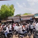 टाइगरों को पालतू मवेशी खिलाने, विस्थापित गांवों का मुआवजा मांगने किया रेली प्रदर्शन