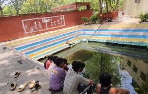 बाणगंगा के कुण्डों की हर साल सफाई करवाती हैं 84 वर्षीय धनती राठौर, ताकि भर सके बारिश का साफ पानी