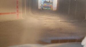 वीआईपी के लिए अच्छी सड़क पर नई रोड डाल रहे, जहां से किसान निकल रहा, उस पर खतरा