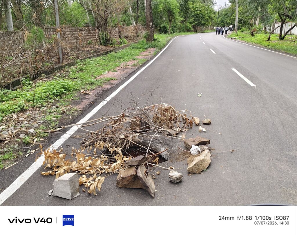 सीवर प्रोजेक्ट विभाग के लिए चारागाह, आमजन को जान का खतरा, न्यायालय को अबूझ पहेली
