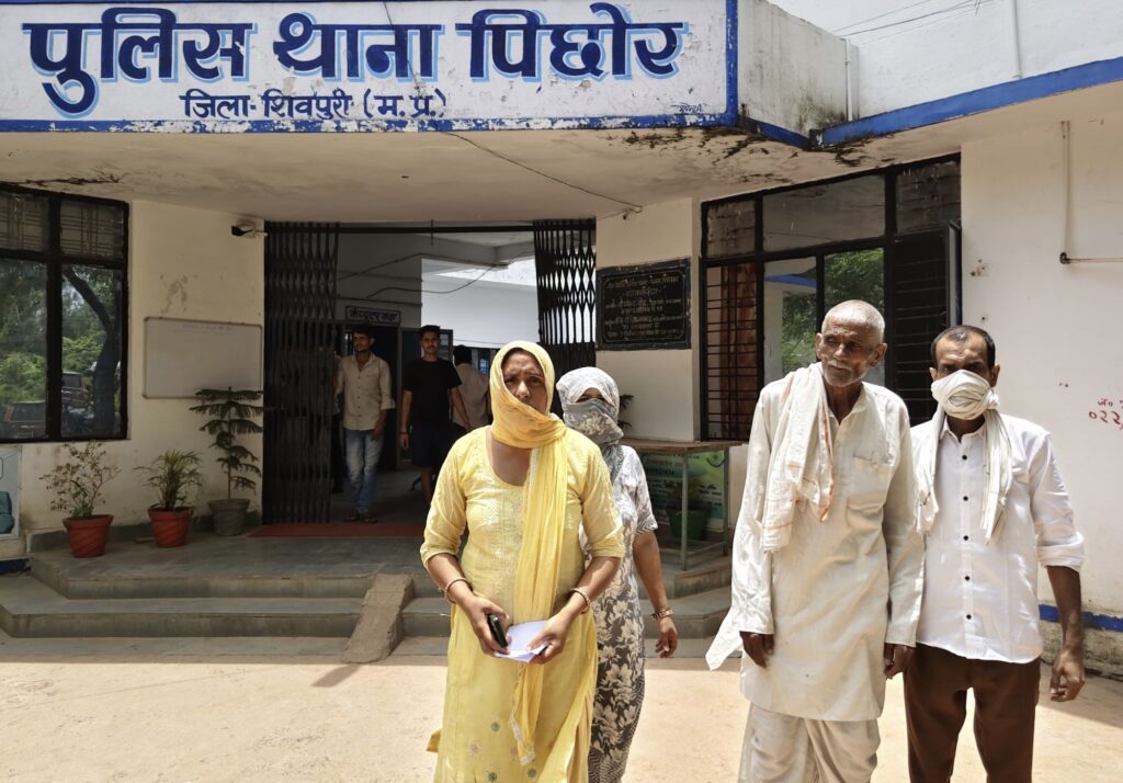 शादी के दो घंटे बाद ही लूट ले गए बीबी व परिजनों की नगदी, अब लगा रहे थाने के चक्कर