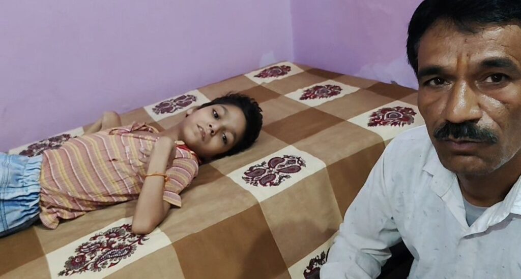 16 वर्षीय योगेश सौ फीसदी दिव्यांग, फिर भी नहीं मिल रहा शासन की किसी योजना का लाभ