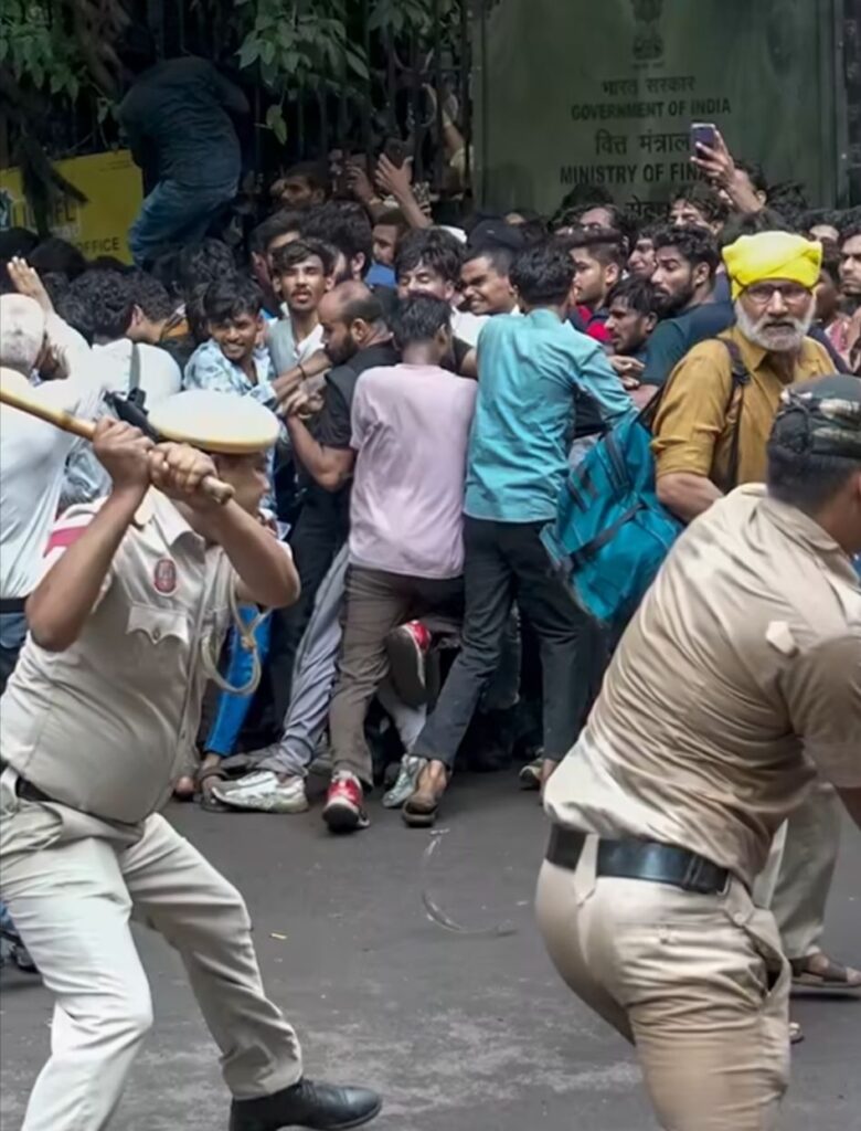 सोशल मीडिया ने हिला दिया, गोदी मीडिया को भी नहीं था अंदाजा कि ऐसी होगी फजीहत